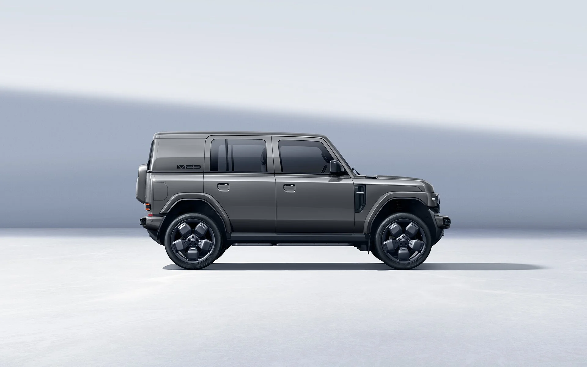 V23 · Grey exterior