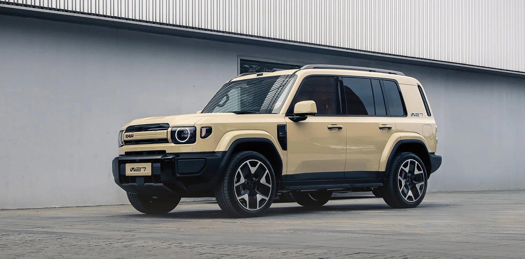 V27 · Urban exterior